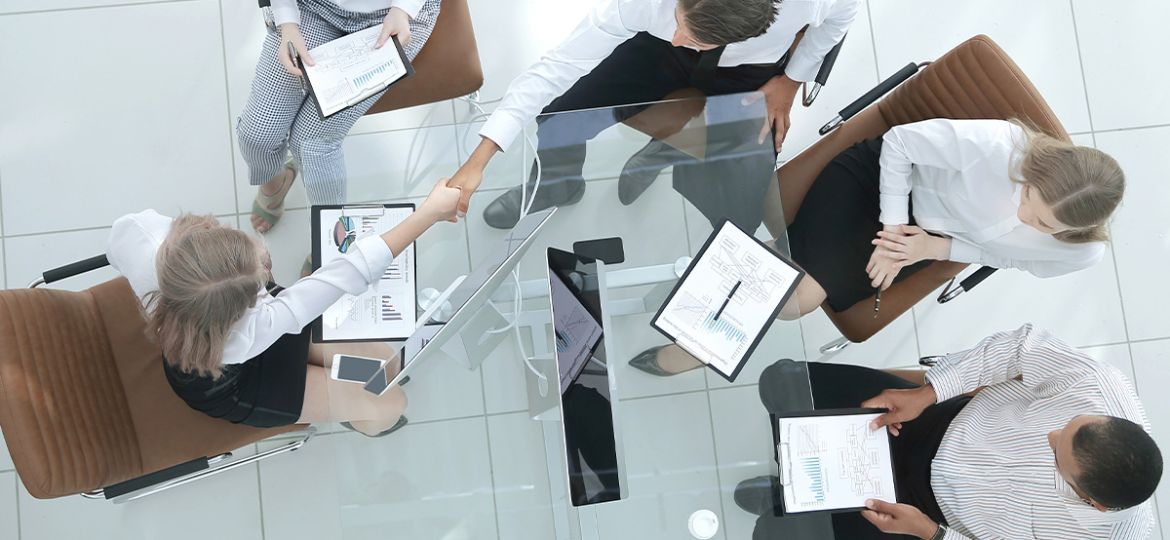 handshake-business-partners-meeting